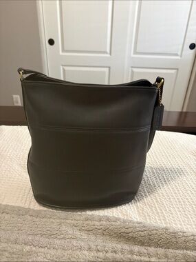 Dark blue slim bucket bag